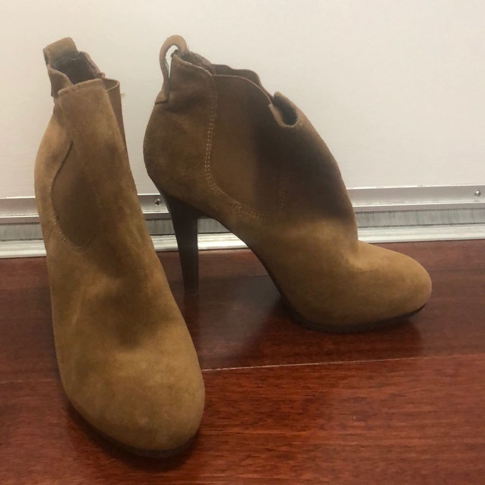JS Heeled brown booties